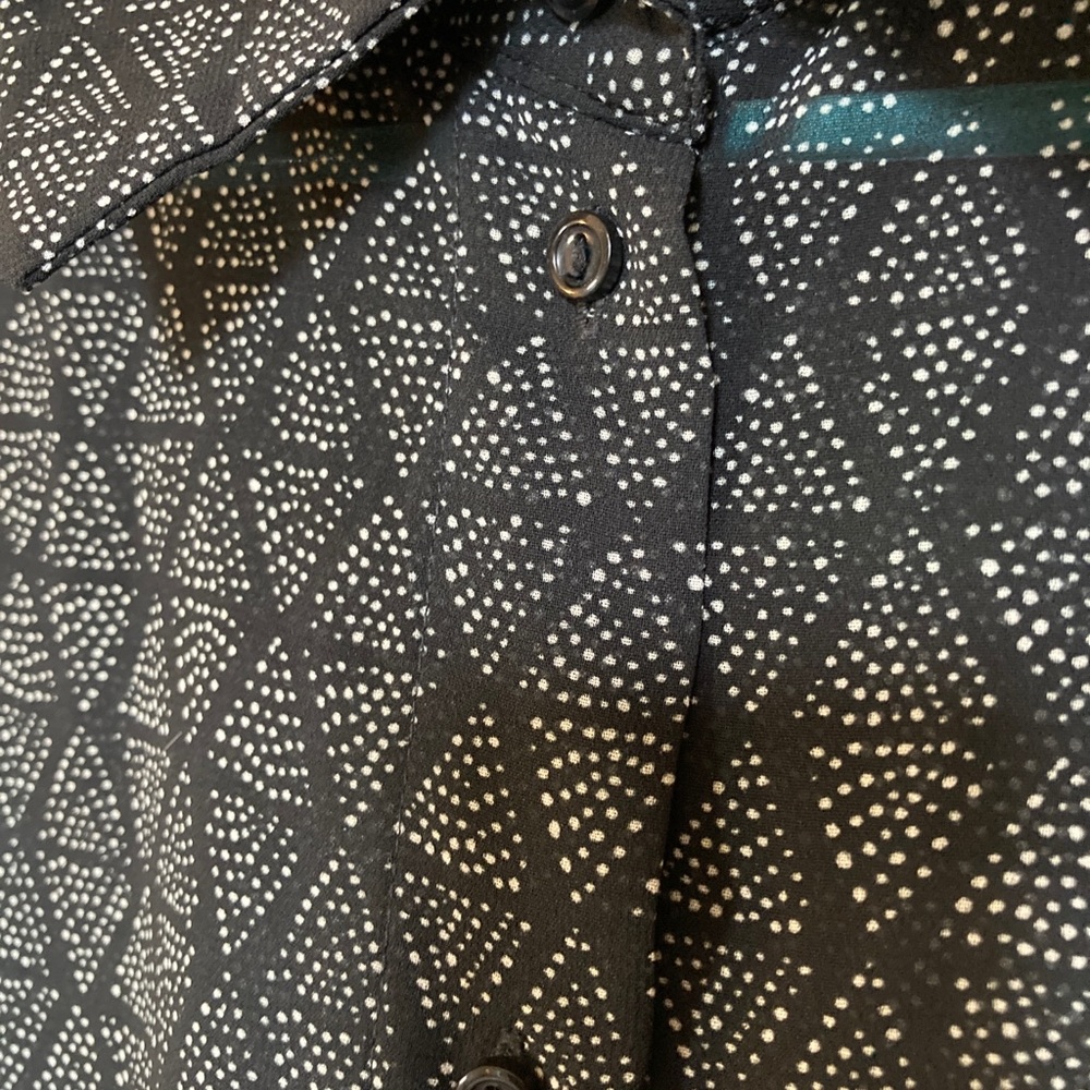 Button up sheer tank - Picture 5 of 7